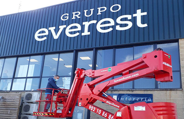 Logo grupo Everest