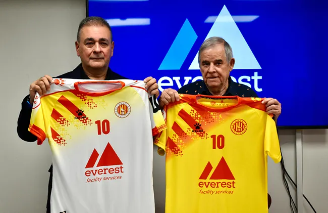 Everest Facility Services renova el seu patrocini amb Indústries Santa Coloma de Futbol Sala